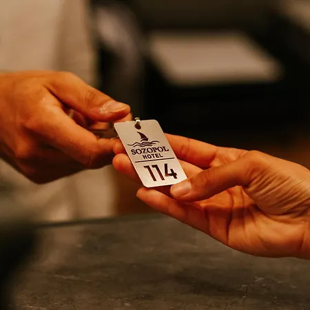99 Hotel *