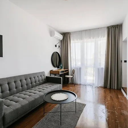 Hotel 99 *