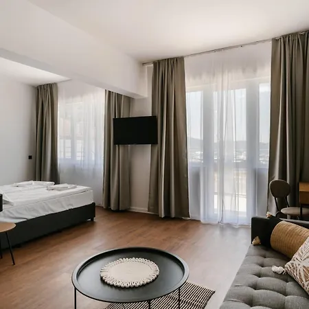 99 Hotel *