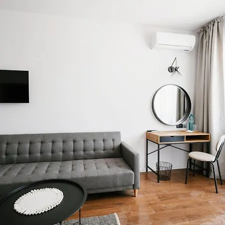 Hotel 99 *