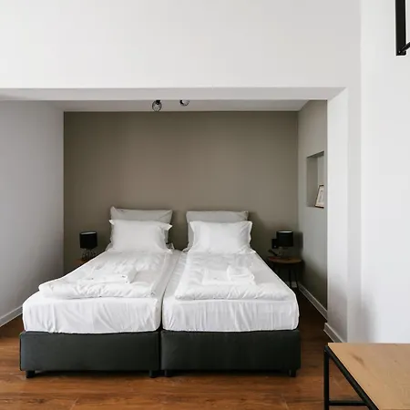 99 Hotel *