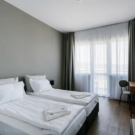 99 Hotel *