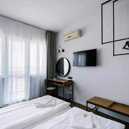 Hotel 99